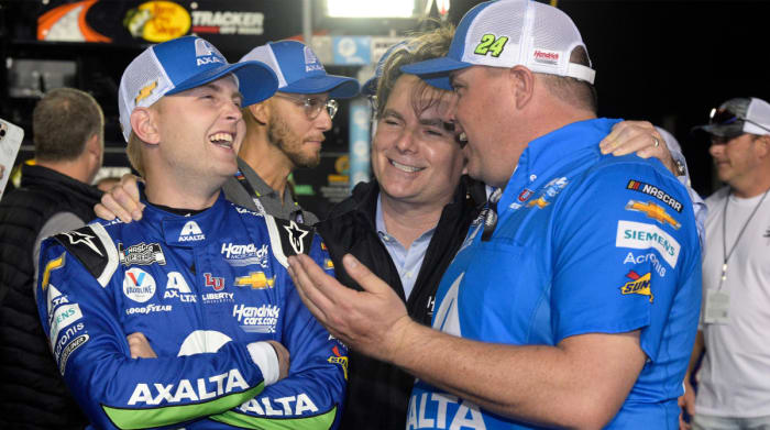 William Byron, left, laughs with Jeff Gordon, center, and crew members on pit road before a NASCAR Daytona 500 qualifying auto race at Daytona International Speedway, Thursday, Feb. 17, 2022, in Daytona Beach, Fla.